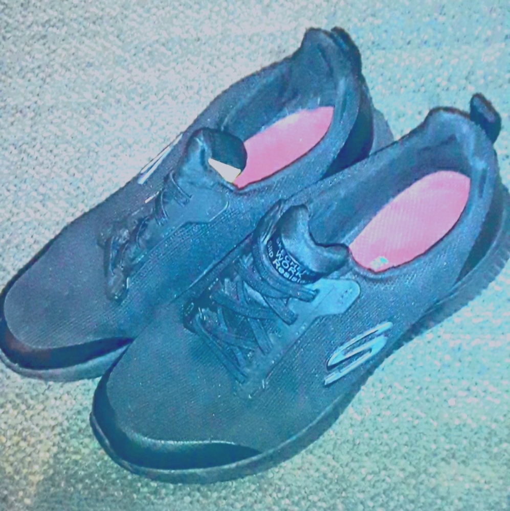 black sketchers